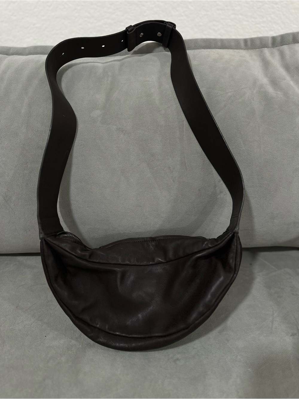 COS swing crossbody bag crescent shaped, smooth grain leather